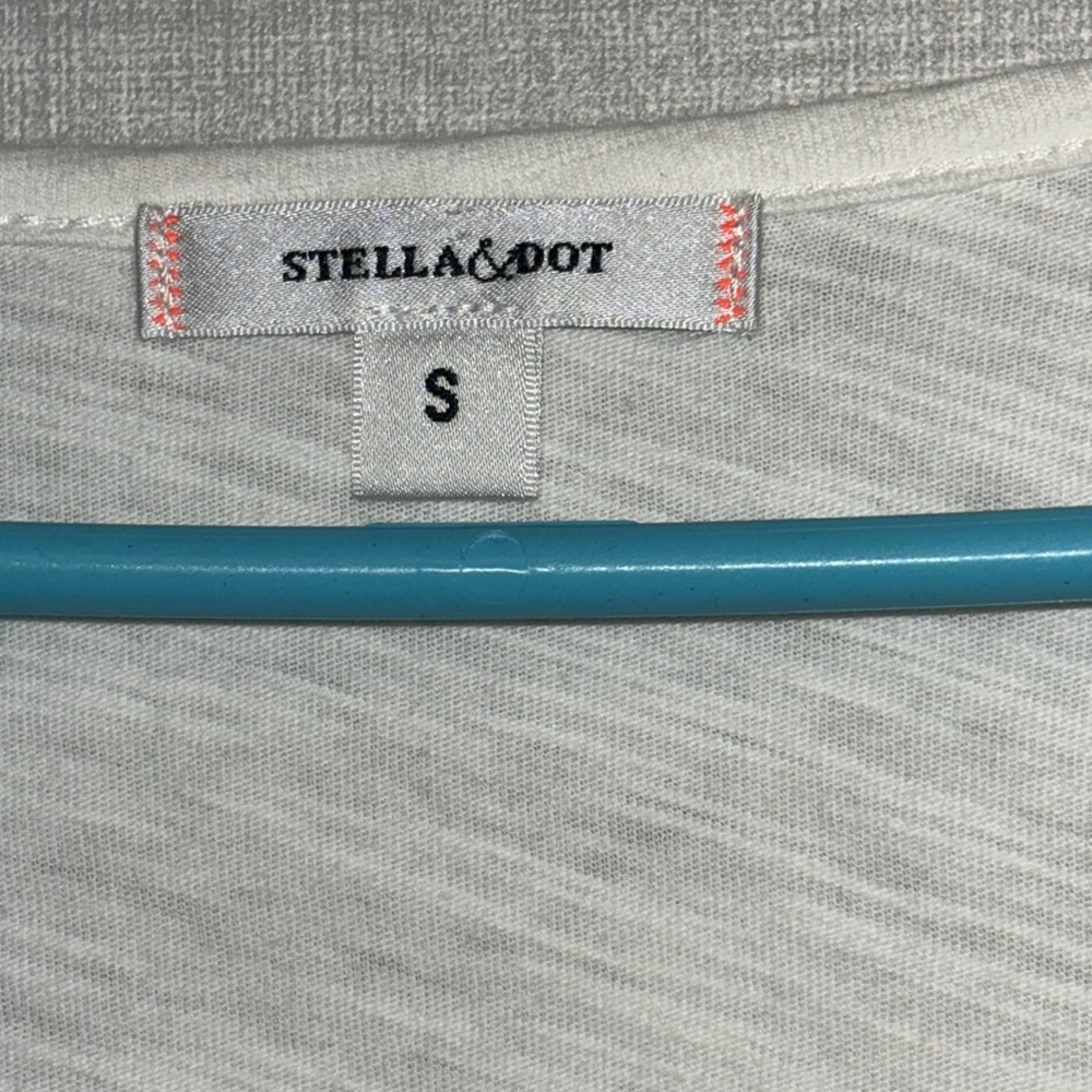 Stella & dot top - Picture 2 of 3